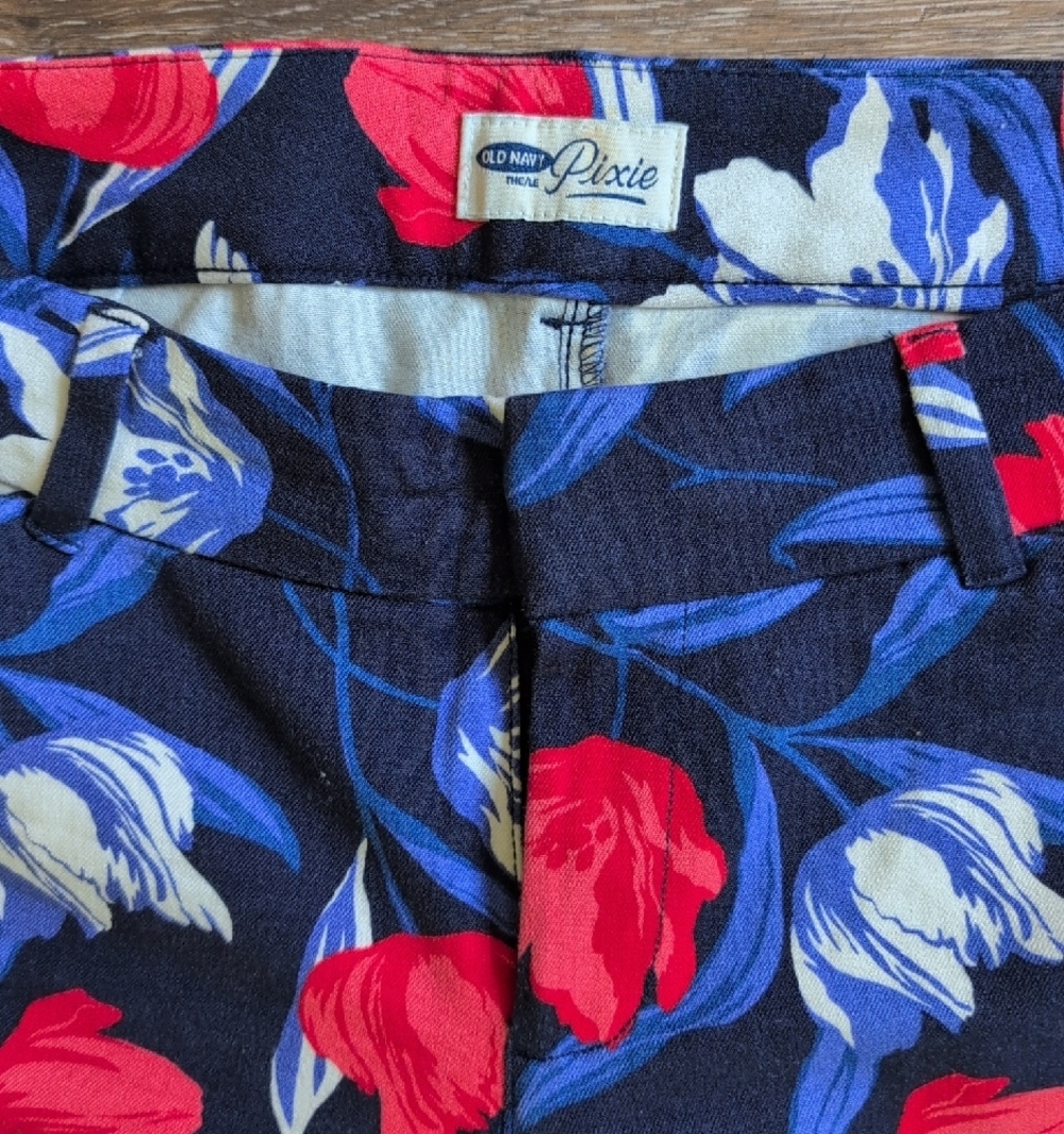 Old Navy Navy Capri Bottoms - Picture 2 of 4